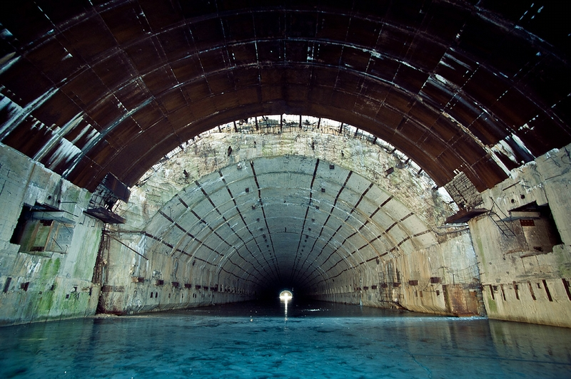 Illustration for article titled El distĂłpico mundo de las bases de submarinos abandonadas
